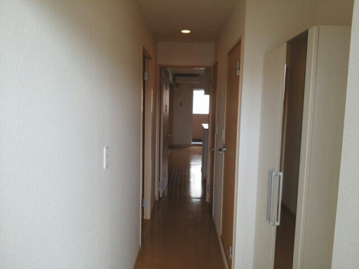 物件内観写真16　(玄関)