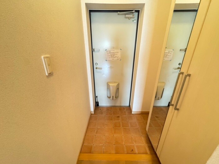 物件内観写真17　(玄関)