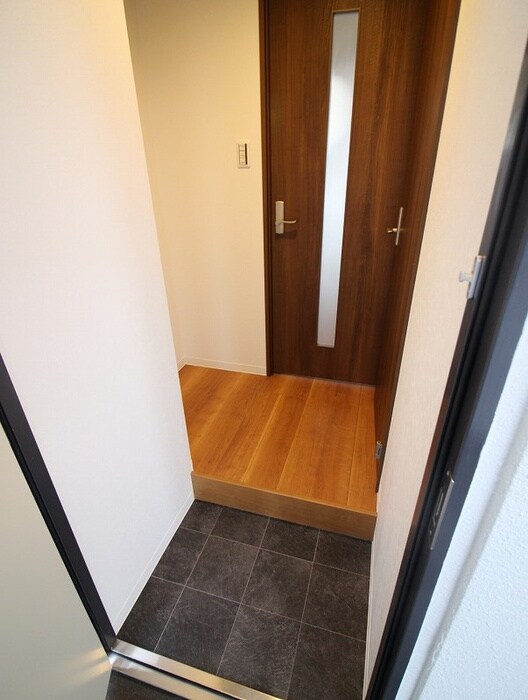 物件内観写真8　(玄関)