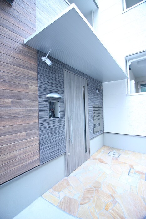 物件外観写真4　(エントランス部分)