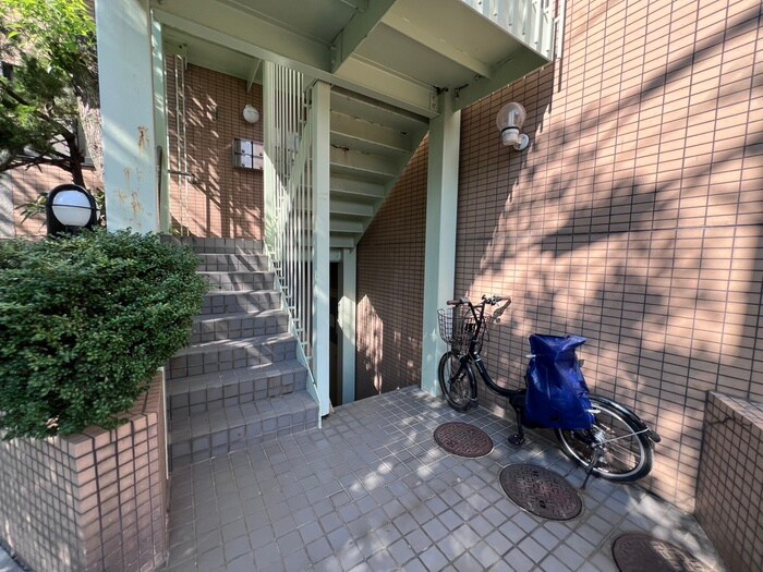 物件外観写真5　(エントランス部分)