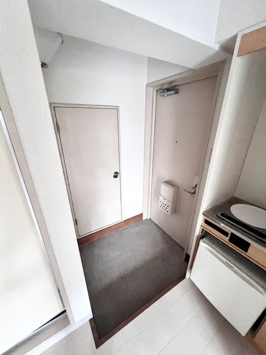 物件内観写真16　(玄関)