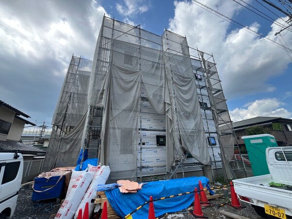 建築中