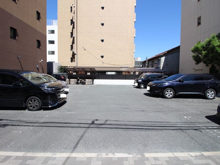 物件外観写真3　(駐車場)
