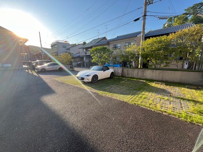 物件外観写真3　(駐車場)
