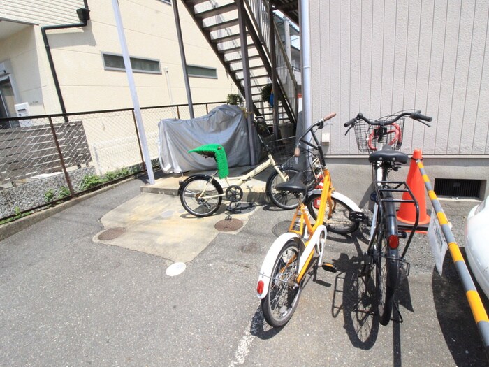 物件外観写真4　(駐輪場)
