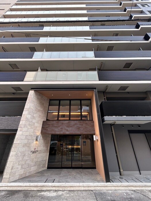 物件外観写真2　(エントランス部分)