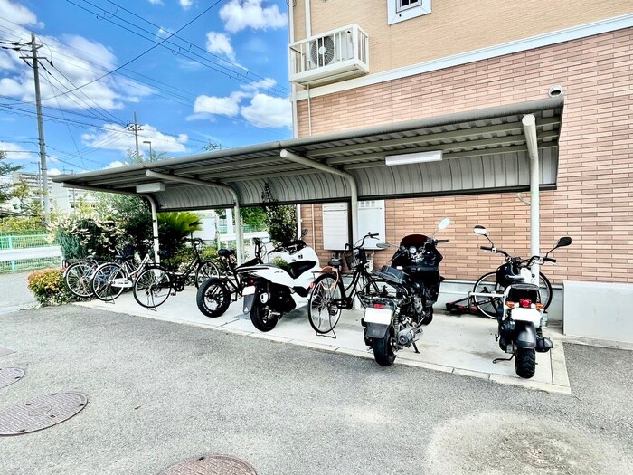 物件外観写真4　(駐輪場)