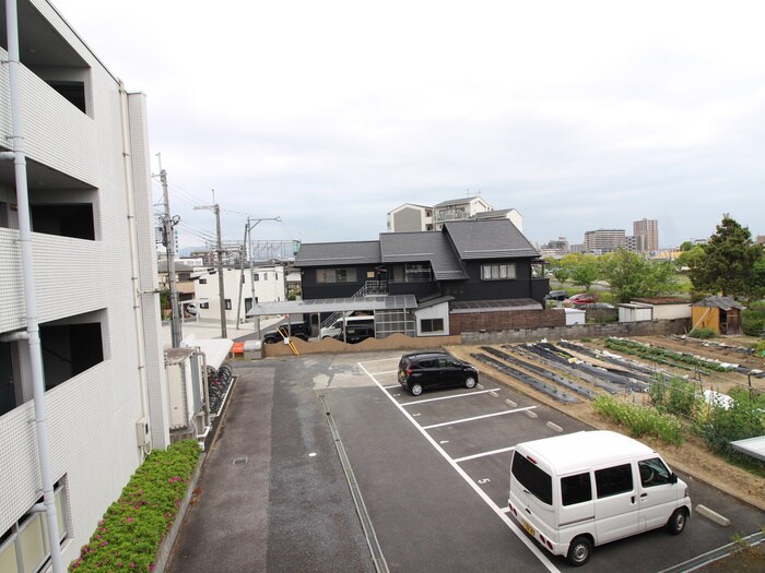 物件内観写真16　(室内からの展望)