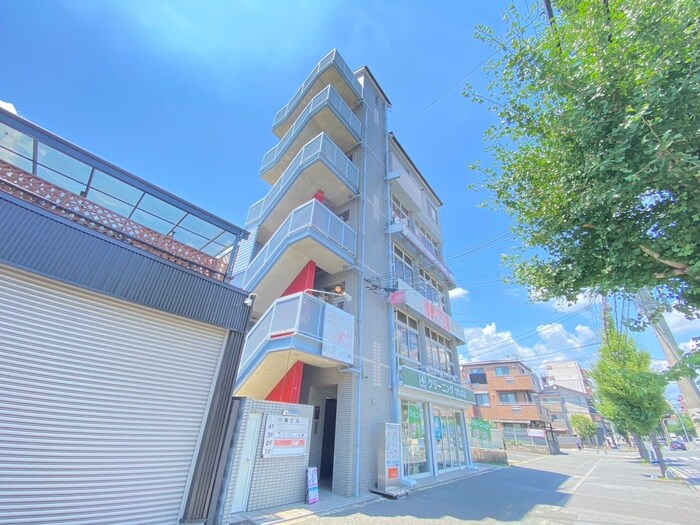 物件外観写真1　(エントランス部分)