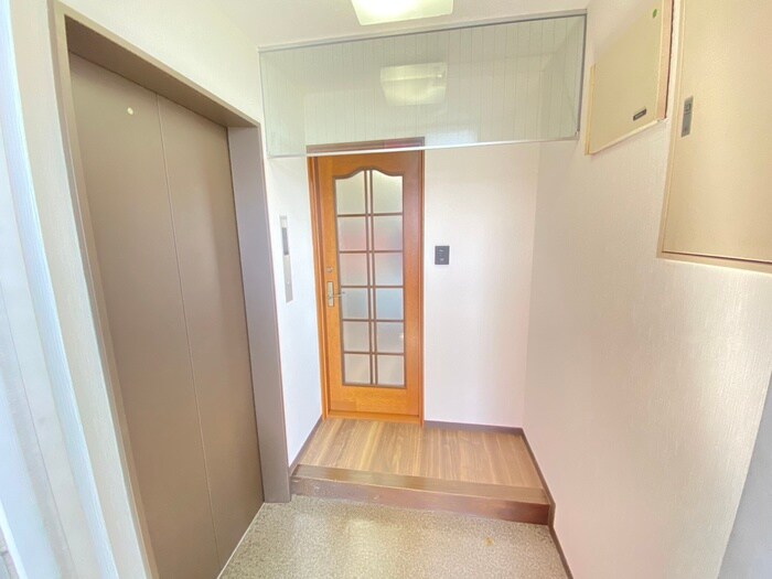 物件内観写真9　(玄関)