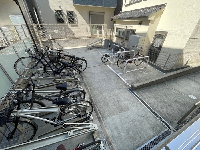 物件外観写真4　(駐輪場)