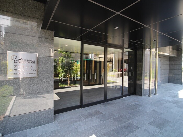 物件外観写真2　(エントランス部分)