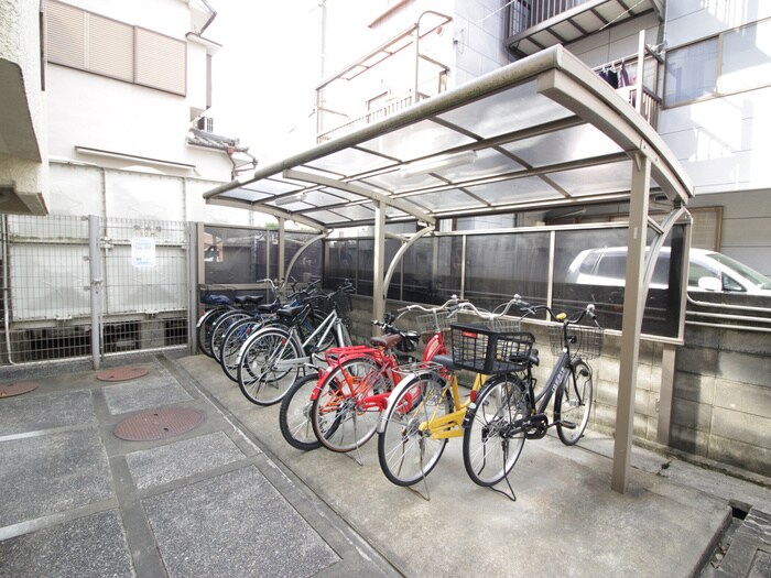 物件外観写真4　(駐輪場)
