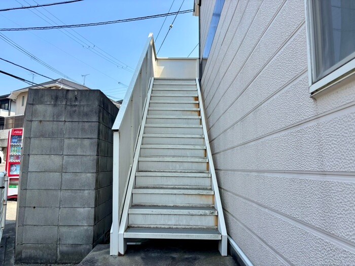 物件外観写真3　(エントランス部分)