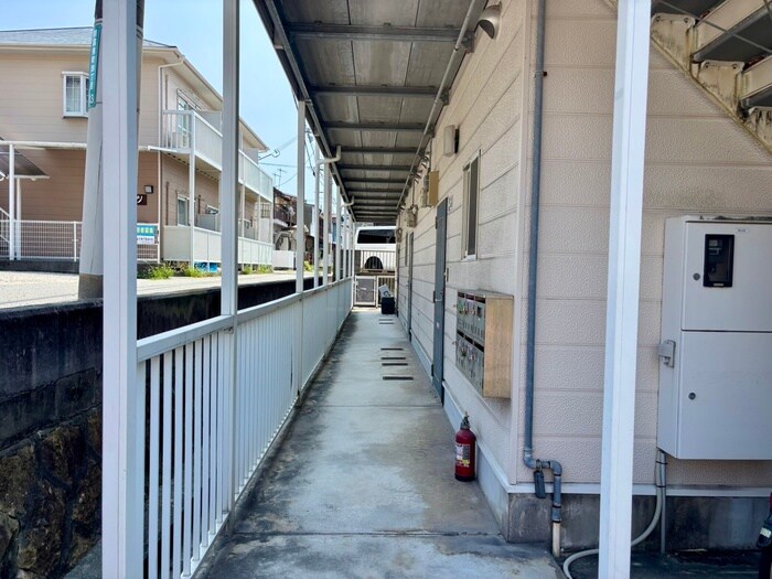 物件外観写真4　(エントランス部分)