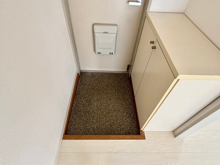 物件内観写真16　(玄関)