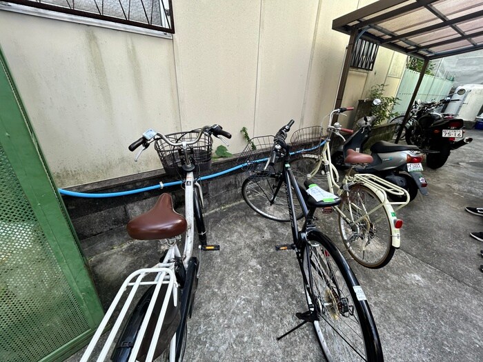 物件外観写真3　(駐輪場)