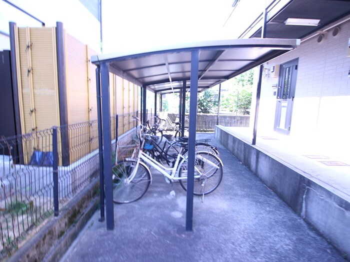 物件外観写真3　(駐輪場)