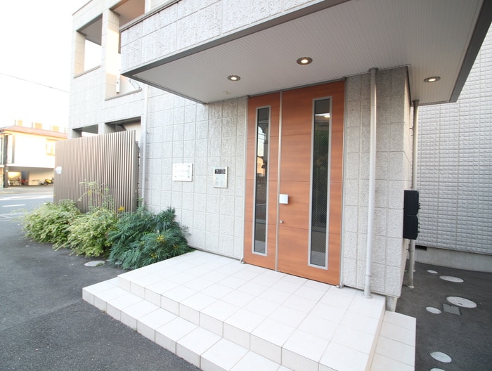 物件外観写真6　(エントランス部分)