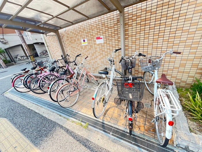 物件外観写真3　(駐輪場)