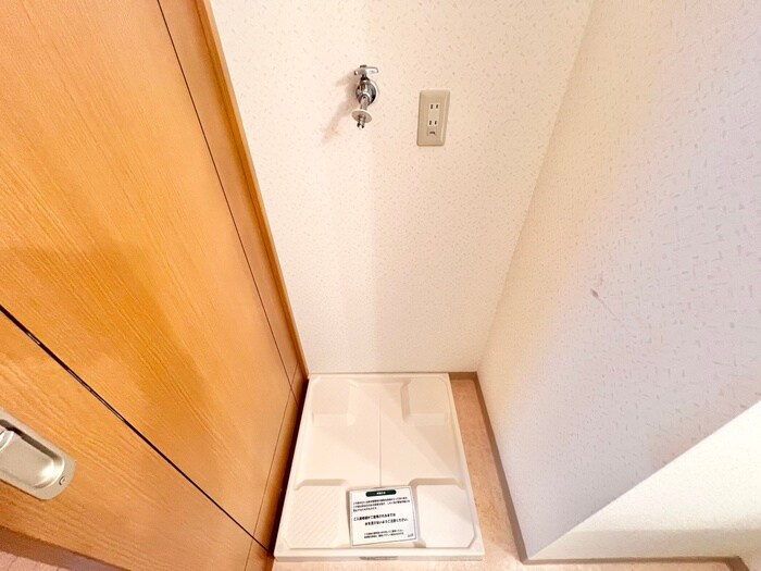 物件内観写真17　(洗濯機置場)