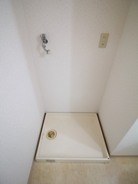 物件内観写真11　(洗濯機置場)