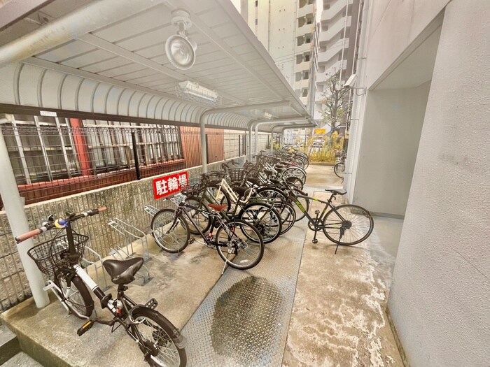 物件外観写真4　(駐輪場)