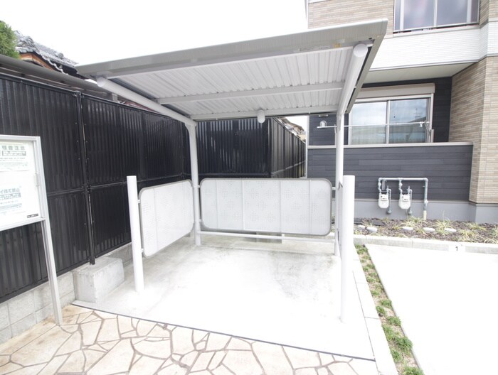 物件外観写真2　(駐輪場)