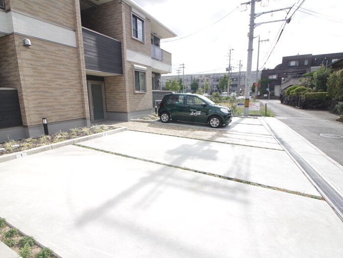 物件外観写真6　(駐車場)