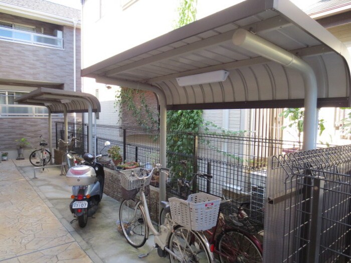 物件外観写真5　(駐輪場)