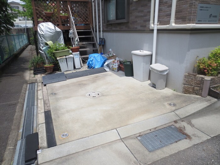 物件外観写真6　(駐車場)