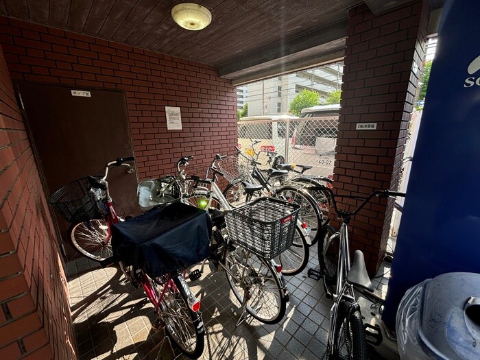 物件外観写真2　(駐輪場)