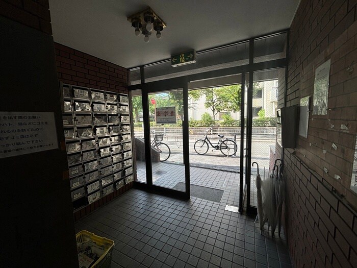 物件外観写真3　(エントランス部分)
