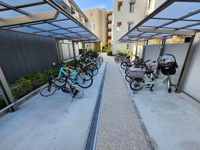 物件外観写真5　(駐輪場)