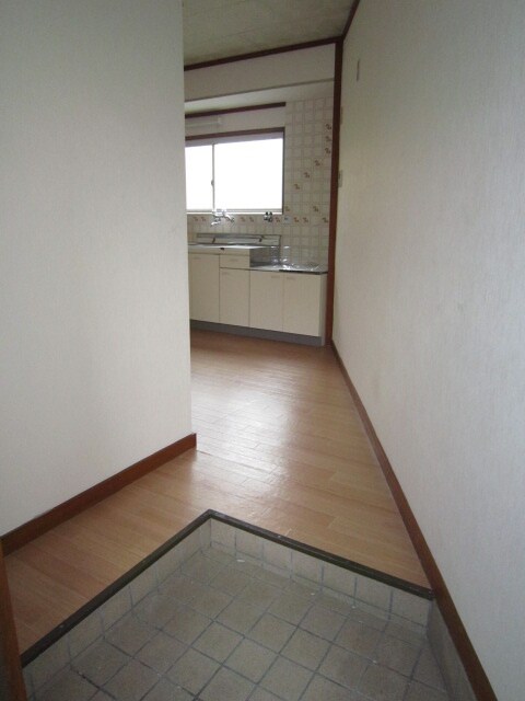 物件内観写真4　(玄関)