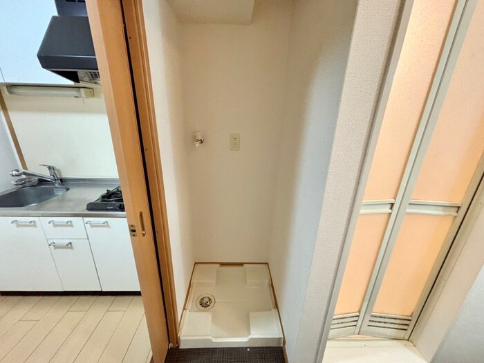 物件内観写真16　(洗濯機置場)