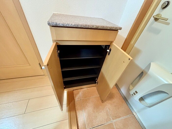 物件内観写真18　(靴箱)