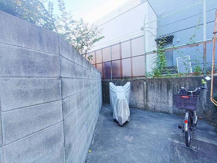 物件外観写真5　(駐輪場)