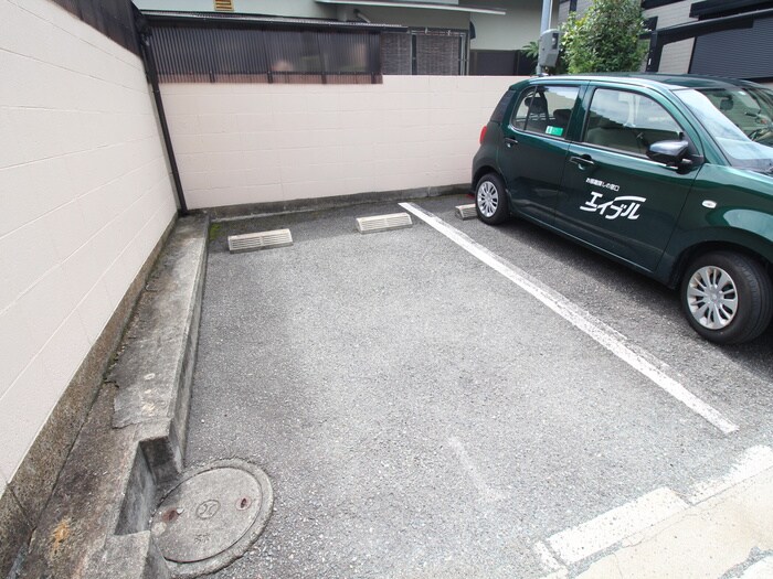 物件外観写真6　(駐車場)