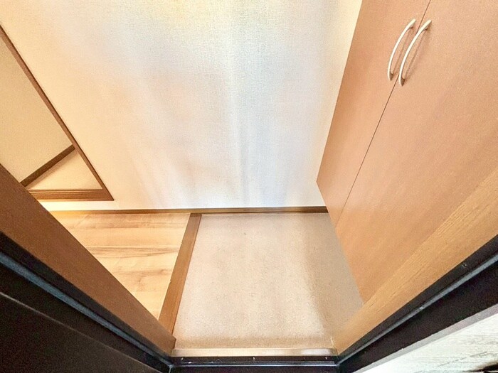 物件内観写真16　(玄関)