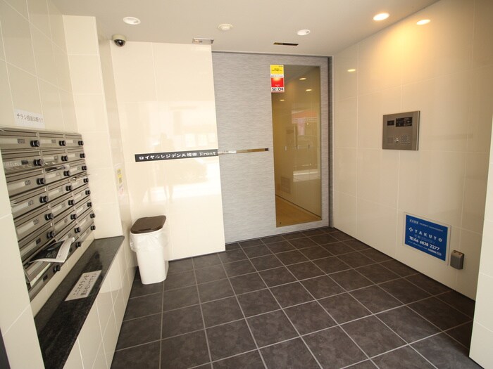 物件外観写真4　(エントランス部分)