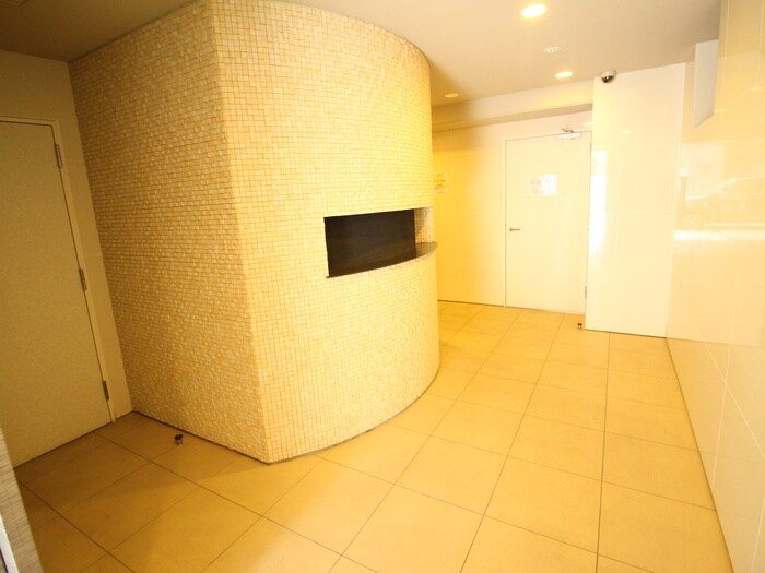 物件外観写真6　(エントランス部分)