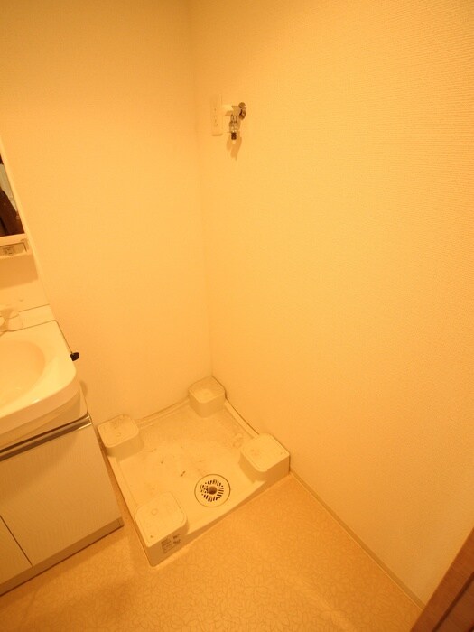 物件内観写真10　(洗濯機置場)