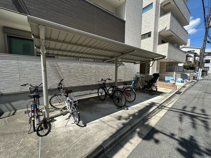 物件外観写真5　(駐輪場)