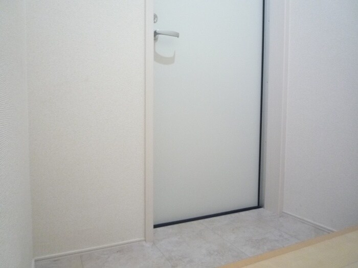 物件内観写真11　(玄関)