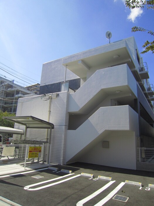 物件外観写真2　(駐車場)