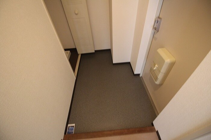 物件内観写真7　(玄関)
