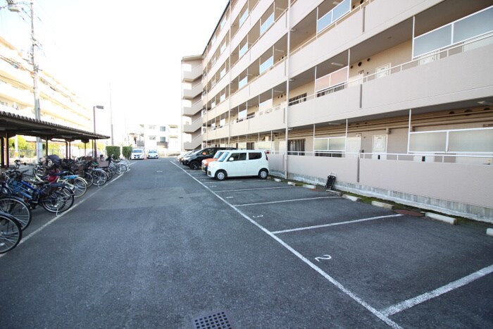物件外観写真3　(駐車場)