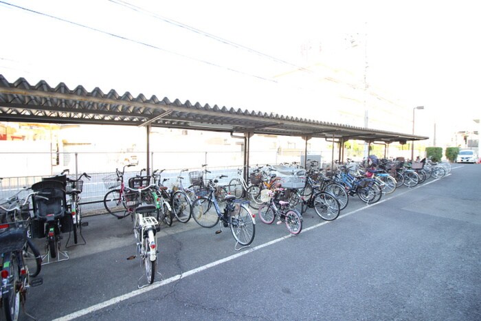 物件外観写真5　(駐輪場)